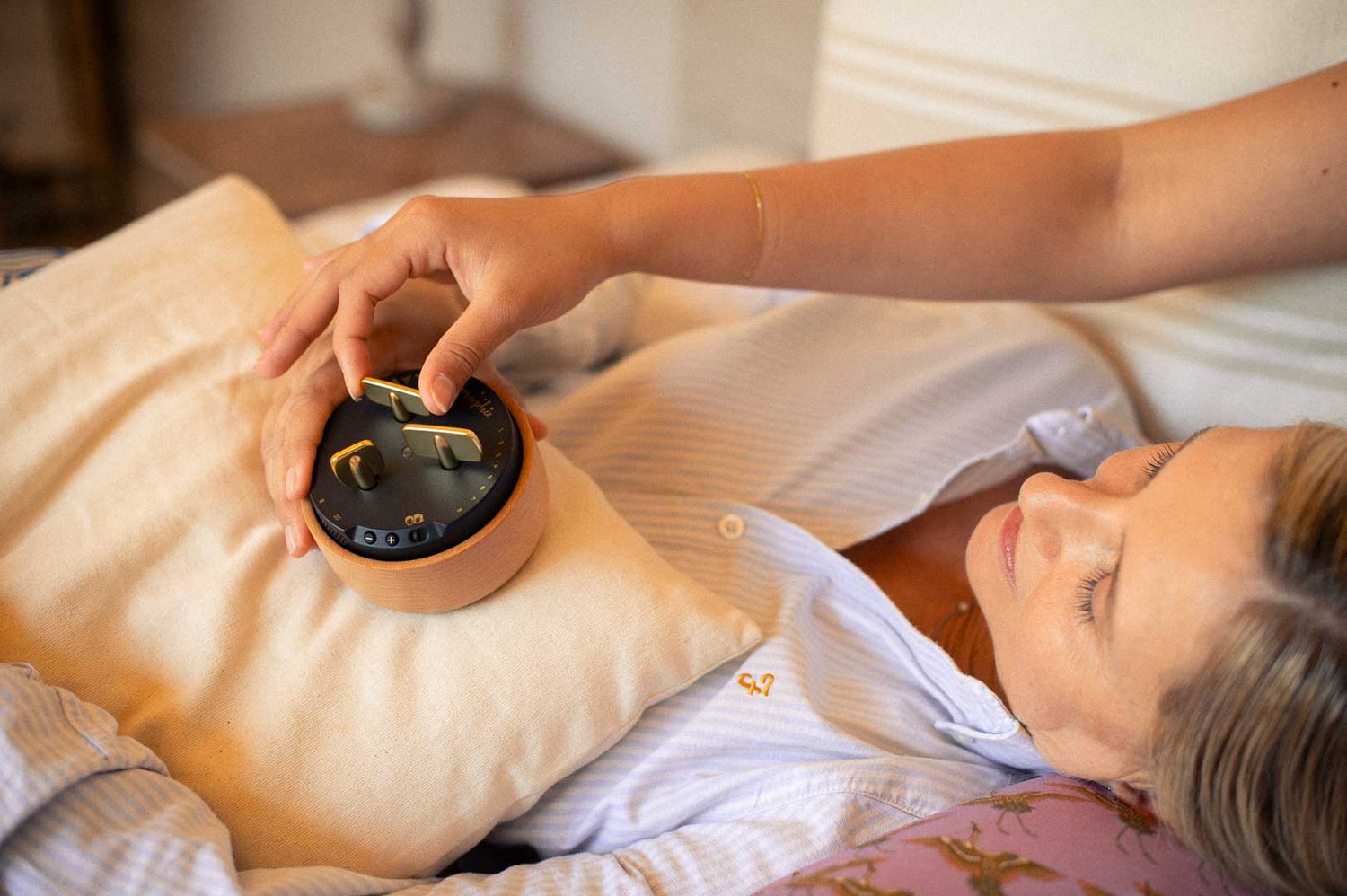 How Do Screen-Free Sleep Devices Work Without Apps or Blue Light?