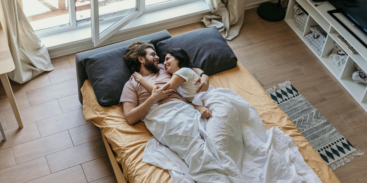 How to Soothe Travel Tiredness Without Screens: Activities, Bedtime Cues, and Gentle Tips